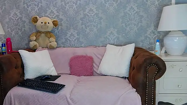 Snapshot of Ella_Raven chatting on June 25, 4:34 am Ella Raven online show from June 25, 4:34 am