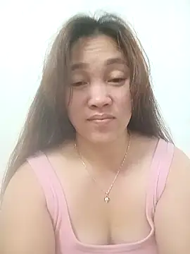 Snapshot of miumiu_00 chatting on November 17, 2:01 pm miumiu 00 online show from November 17, 2:01 pm