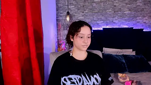 Suxan White  online show from April 24, 8:22 pm