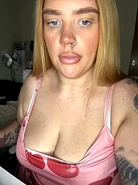 Snapshot of MysteriousMylaX chatting on October 22, 1:22 pm MysteriousMylaX online show from October 22, 1:22 pm