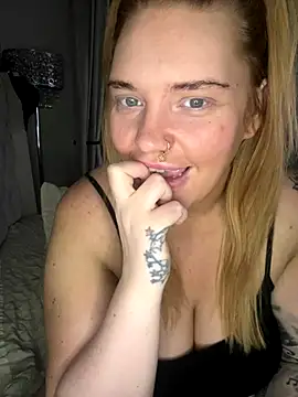 Snapshot of MysteriousMylaX chatting on November 5, 1:16 am MysteriousMylaX online show from November 5, 1:16 am