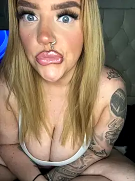 Snapshot of MysteriousMylaX chatting on November 29, 10:35 pm MysteriousMylaX online show from November 29, 10:35 pm