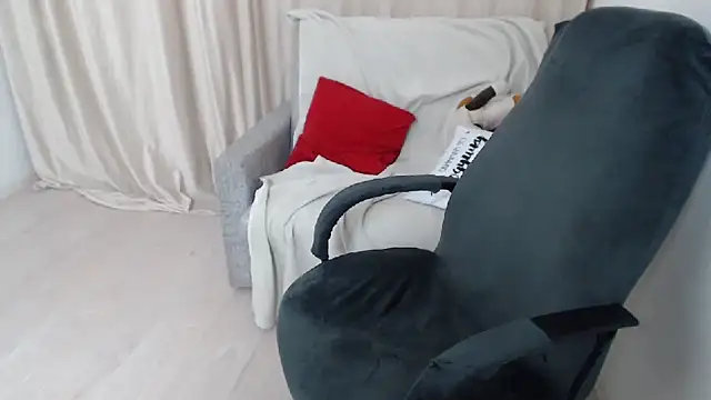 Snapshot of AdelinaLawson chatting on March 19, 6:34 pm AdelinaLawson online show from March 19, 6:34 pm