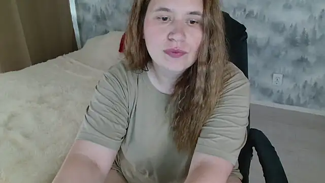 Snapshot of AdelinaLawson chatting on July 10, 9:45 am AdelinaLawson online show from July 10, 9:45 am