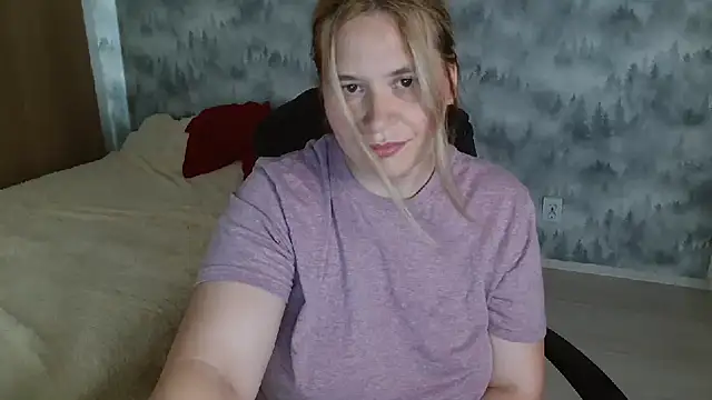 Snapshot of AdelinaLawson chatting on July 28, 9:48 am AdelinaLawson online show from July 28, 9:48 am