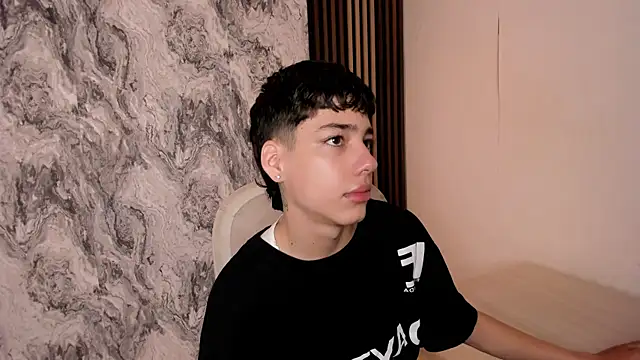 Snapshot of oblivion_deku chatting on June 3, 2:44 pm oblivion deku online show from June 3, 2:44 pm