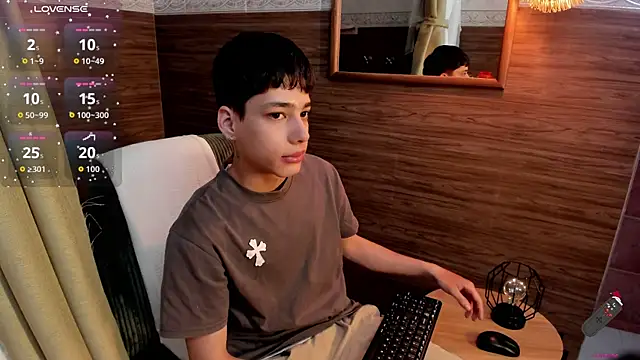 Snapshot of oblivion_deku chatting on August 3, 2:33 pm oblivion deku online show from August 3, 2:33 pm