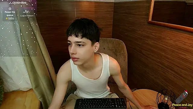 Snapshot of oblivion_deku chatting on August 6, 2:19 pm oblivion deku online show from August 6, 2:19 pm