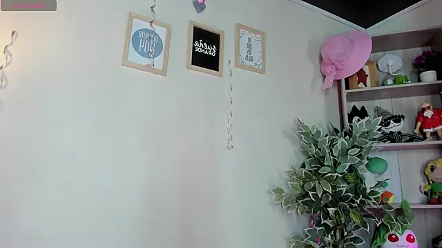 Snapshot of Lana_Dreams_ chatting on September 18, 1:18 am Lana Dreams online show from September 18, 1:18 am