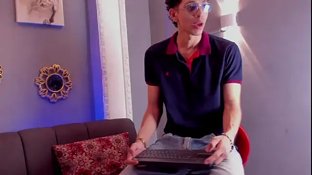 Snapshot of nicolai_drake chatting on November 15, 10:59 pm nicolai drake online show from November 15, 10:59 pm