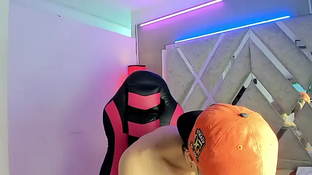 Snapshot of nicolai_drake chatting on December 1, 3:33 am nicolai drake online show from December 1, 3:33 am