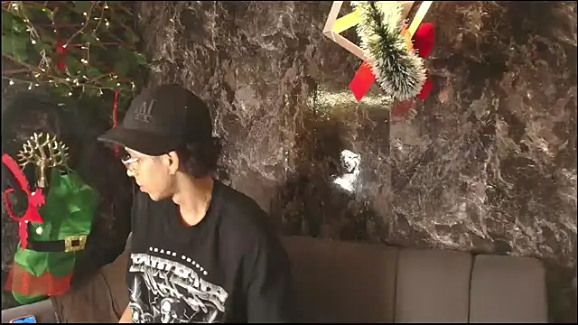 Snapshot of nicolai_drake chatting on December 3, 4:31 am nicolai drake online show from December 3, 4:31 am