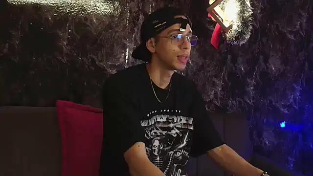 Snapshot of nicolai_drake chatting on December 15, 3:33 am nicolai drake online show from December 15, 3:33 am