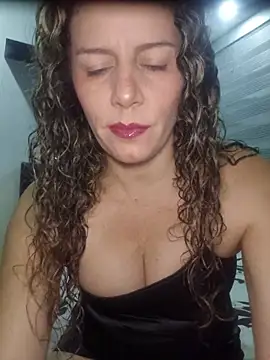Snapshot of Nina_vallon chatting on June 8, 11:10 am Nina vallon online show from June 8, 11:10 am