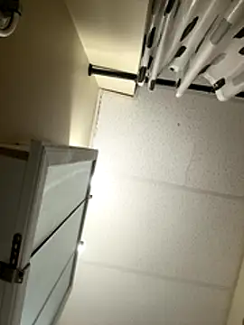 Snapshot of Kingstrokezxx chatting on November 16, 12:33 pm Kingstrokezxx online show from November 16, 12:33 pm