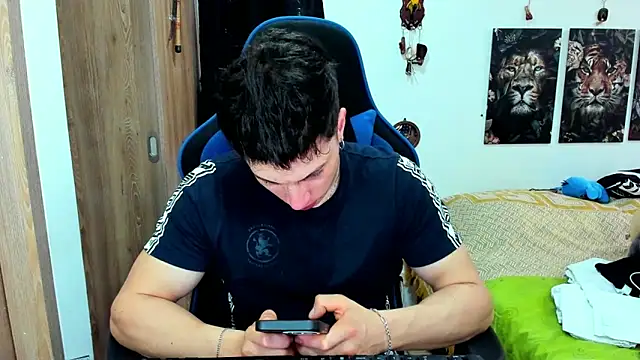 javiersexymann online show from December 12, 9:04 pm