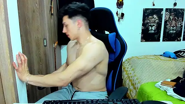 javiersexymann online show from December 13, 12:09 am