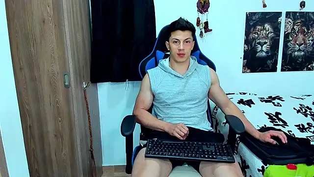 javiersexymann online show from February 10, 11:55 pm