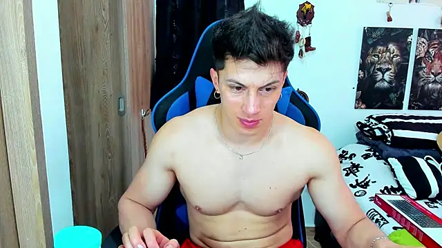 javiersexymann online show from February 14, 8:05 pm