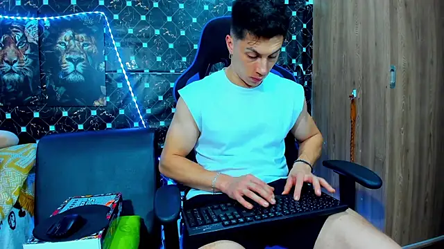 javiersexymann online show from September 23, 5:10 am