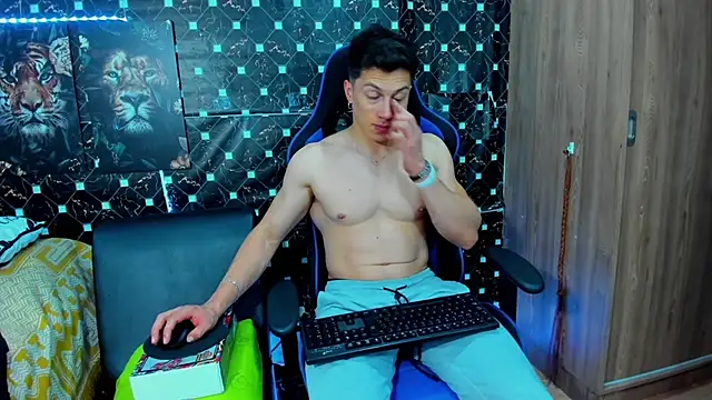 javiersexymann online show from September 28, 4:07 am