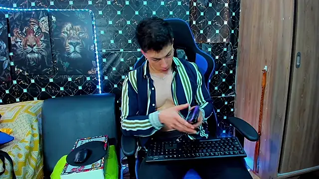 javiersexymann online show from September 30, 8:58 pm