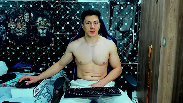 javiersexymann online show from May 3, 11:22 pm