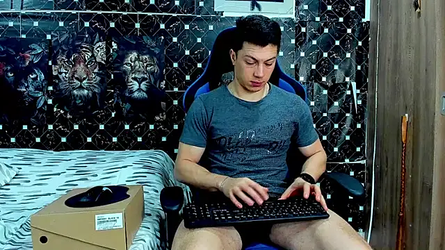 javiersexymann online show from August 6, 12:18 pm