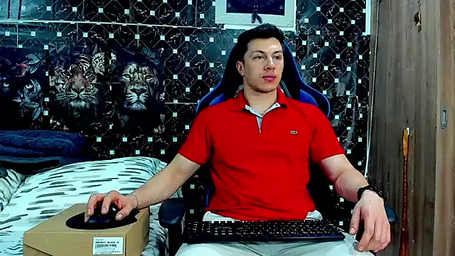 javiersexymann online show from August 8, 12:02 am