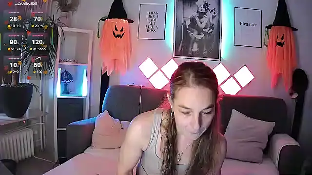 XBellaXundXUweX online show from October 10, 9:30 am