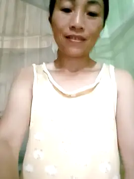 Snapshot of lucybaby00 chatting on June 25, 10:47 pm lucybaby00 online show from June 25, 10:47 pm