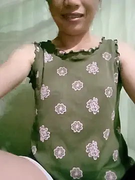 Snapshot of lucybaby00 chatting on July 4, 10:27 pm lucybaby00 online show from July 4, 10:27 pm