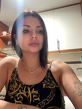 Snapshot of NoeliaGarcia17 chatting on October 18, 10:21 pm NoeliaGarcia17 online show from October 18, 10:21 pm