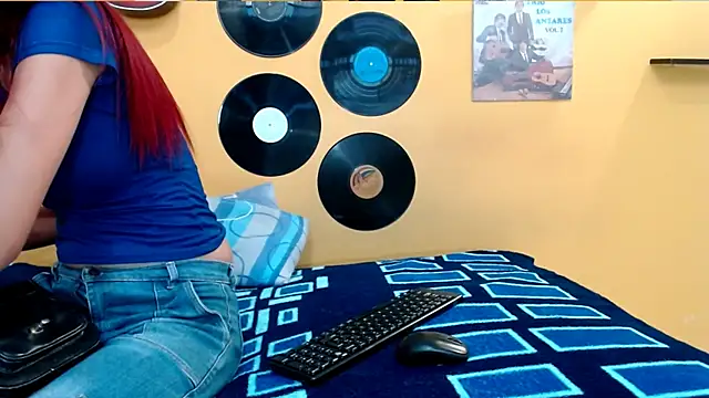 skinnyverus18 online show from April 30, 7:09 pm