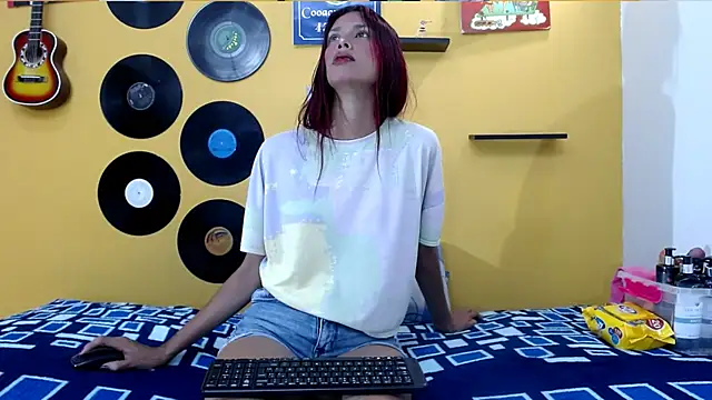 skinnyverus18 online show from May 2, 7:19 pm