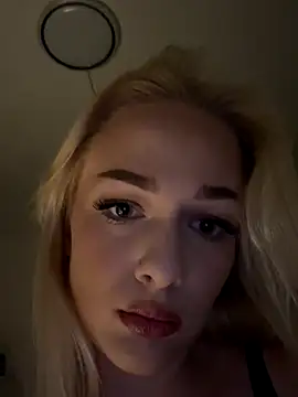 Snapshot of DaryaDoll chatting on December 17, 10:16 pm DaryaDoll online show from December 17, 10:16 pm