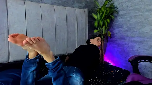 ArthurCox online show from October 29, 7:37 pm