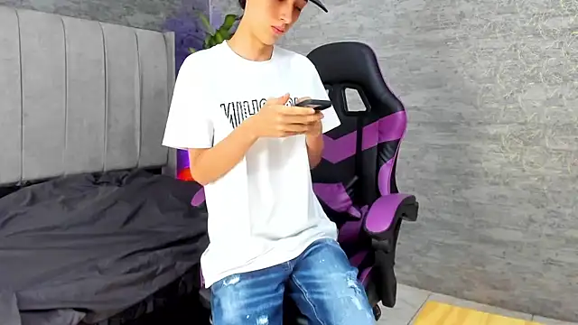 ArthurCox online show from October 30, 5:24 pm