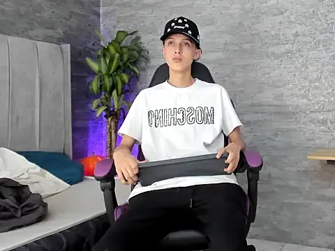 ArthurCox online show from November 4, 5:34 pm