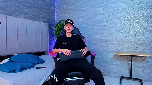 ArthurCox online show from November 5, 5:35 pm