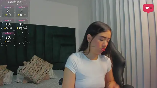 SaraWagner  online show from September 15, 12:10 am