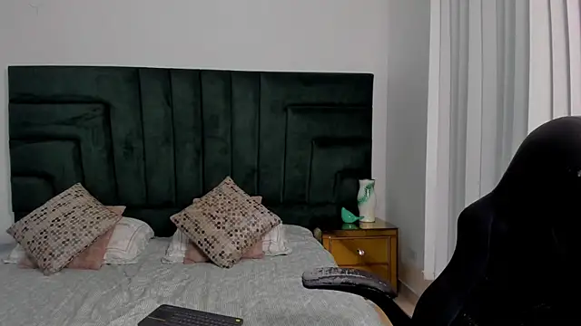 SaraWagner  online show from May 19, 1:56 am