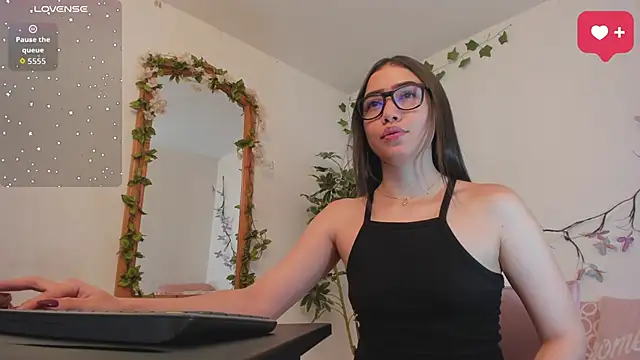 SaraWagner  online show from May 28, 12:08 am