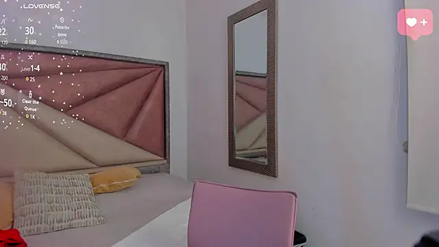 SaraWagner  online show from June 19, 12:37 am