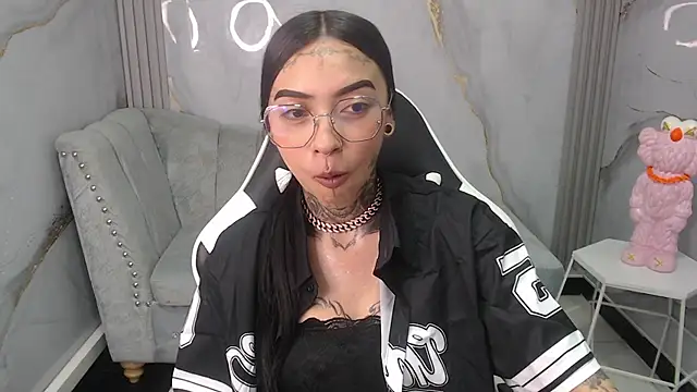 Ashley Blum v online show from October 17, 8:00 pm