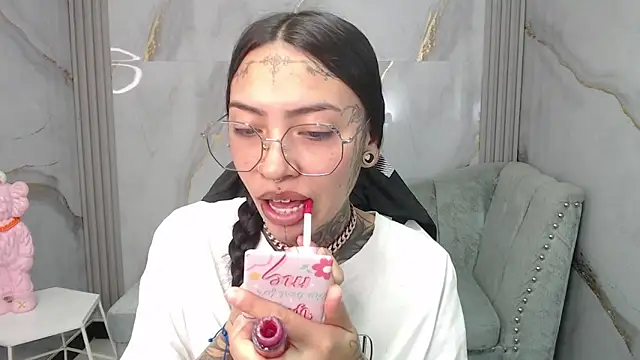 Ashley Blum v online show from November 12, 8:08 pm