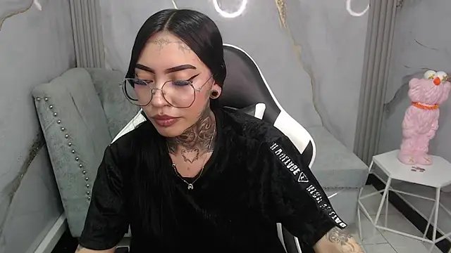 Ashley Blum v online show from November 28, 8:11 pm