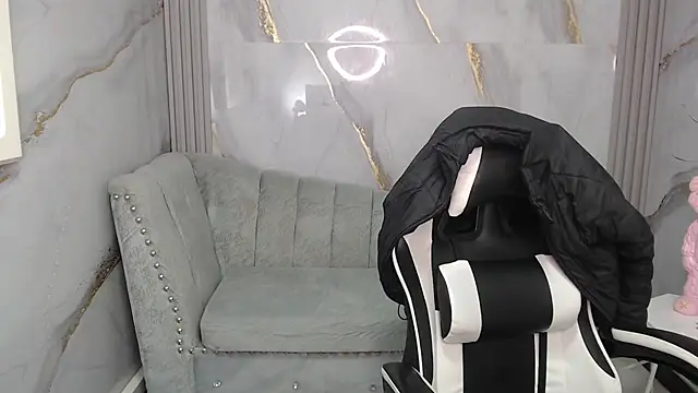 Ashley Blum v online show from December 13, 8:14 pm