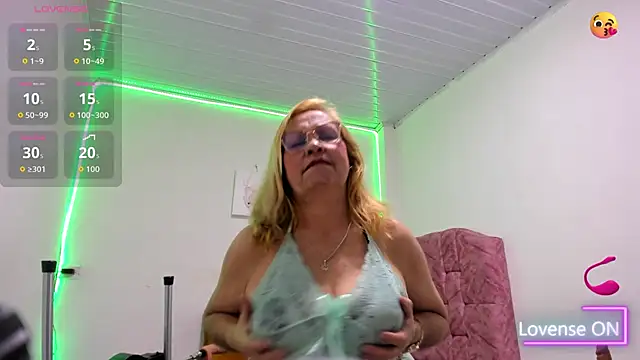 Snapshot of esmeraldaladys chatting on June 20, 7:16 pm esmeraldaladys online show from June 20, 7:16 pm