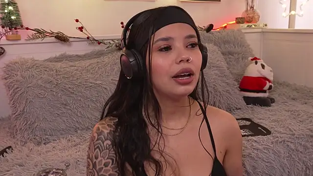 sophieee art online show from December 15, 8:02 pm